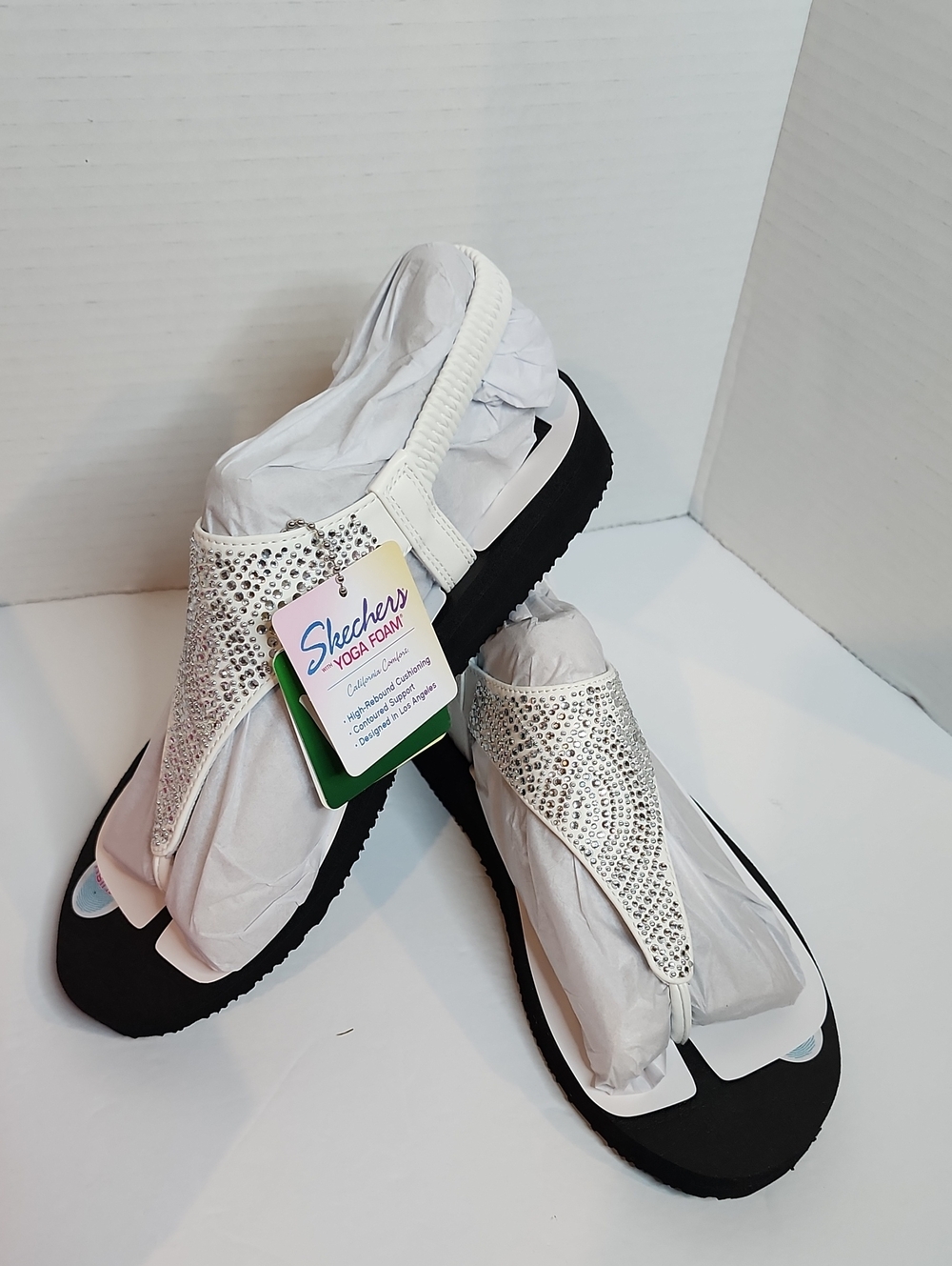 Skechers Yoga Foam Thong Sandals NWB Size 7